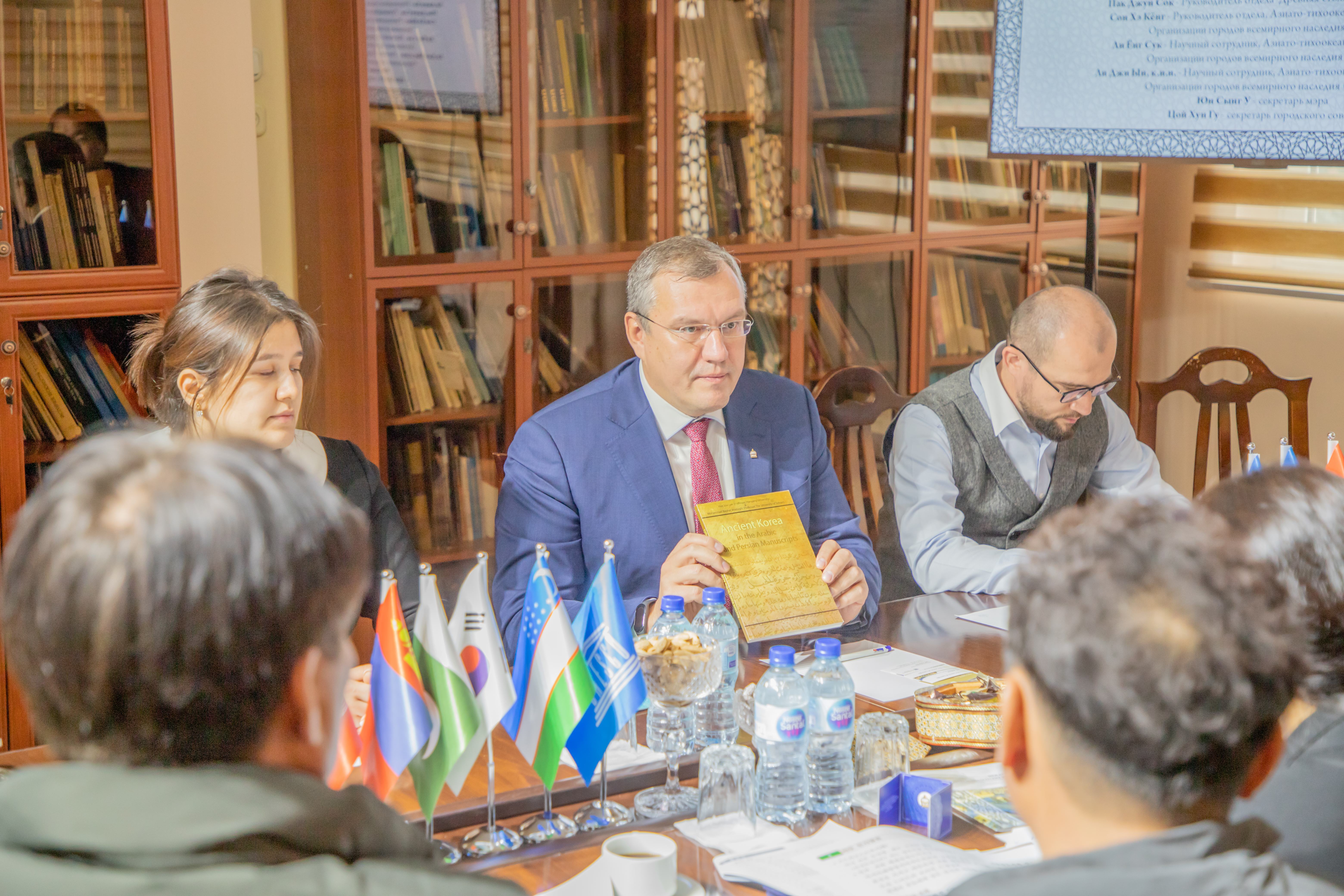A delegation of the Asia-Pacific Secretariat of the Organization of World Heritage Cities (OWHC)  paid an official visit to the headquarters of the IICAS